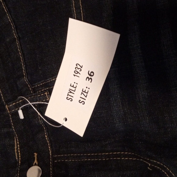 New Jeans - Picture 2 of 11